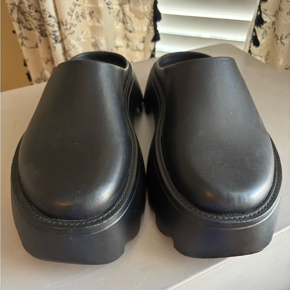 Black platform Slip-On mules